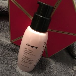 Mary Kay Day solution Facial Mousturizer